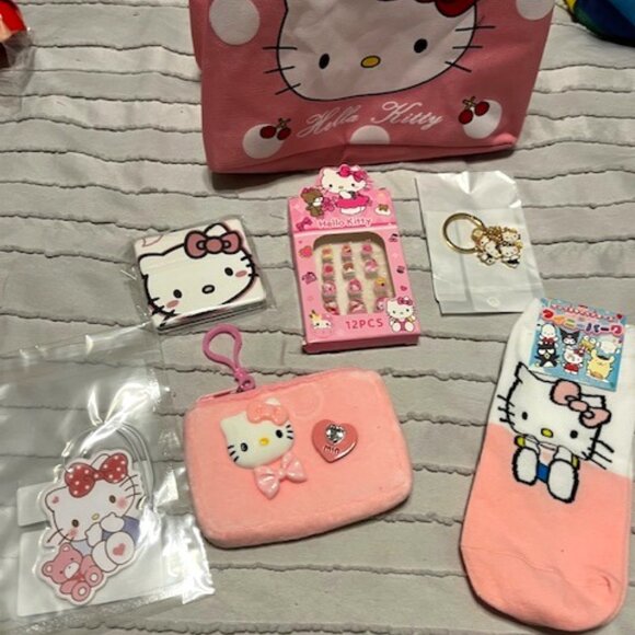 Hello Kitty Lot #6 - NEW - Picture 1 of 3